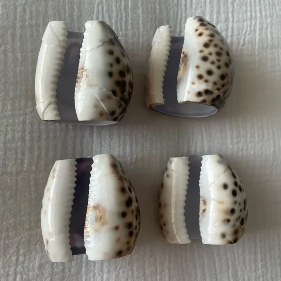 Unique Tiger Cowrie set of 4 napkin rings Palms, seahorse, dolphin and bird - Picture 2 of 11